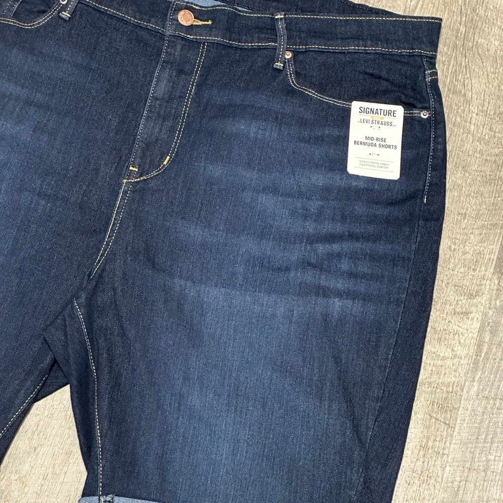 Women’s Levi’s 22 W36 XXL Navy Blue Denim Jeans Shorts Bermuda Rolled Stretch